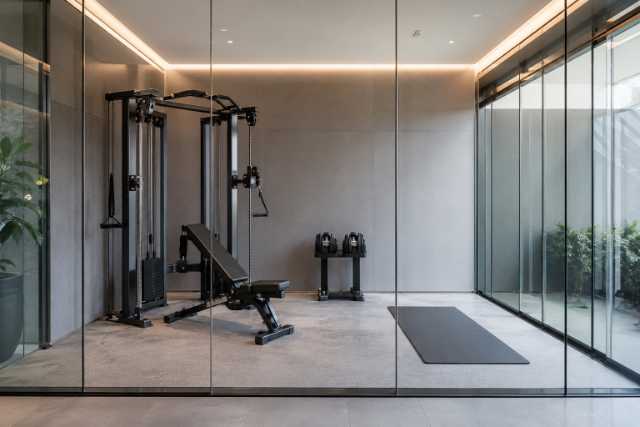 glass-fitness-pod
